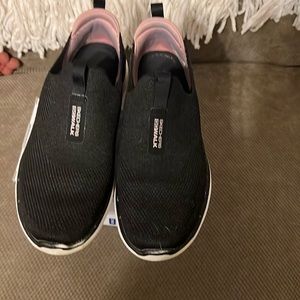 Sketchers GOWALK Grey with pink top heel size6.5